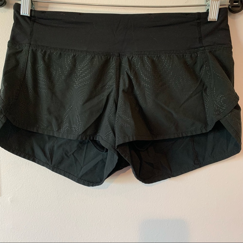 Lululemon Black Speed shorts with liner Women's 4 Unique Dot design black